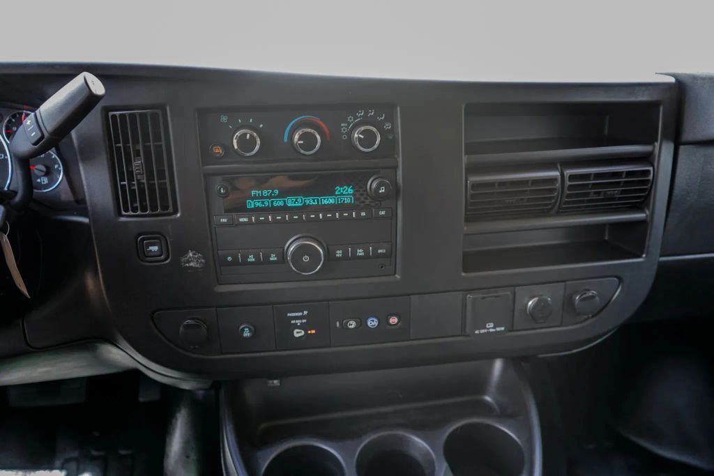 
								2017 Chevrolet Express 2500 Cargo Extended Van 3D full									