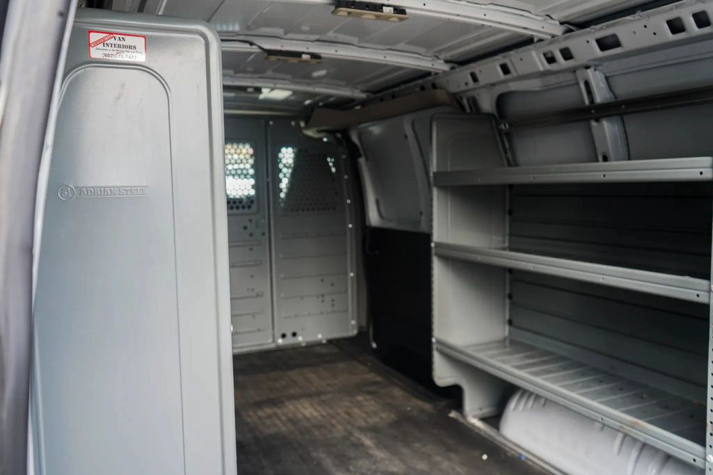 
								2017 Chevrolet Express 2500 Cargo Extended Van 3D full									