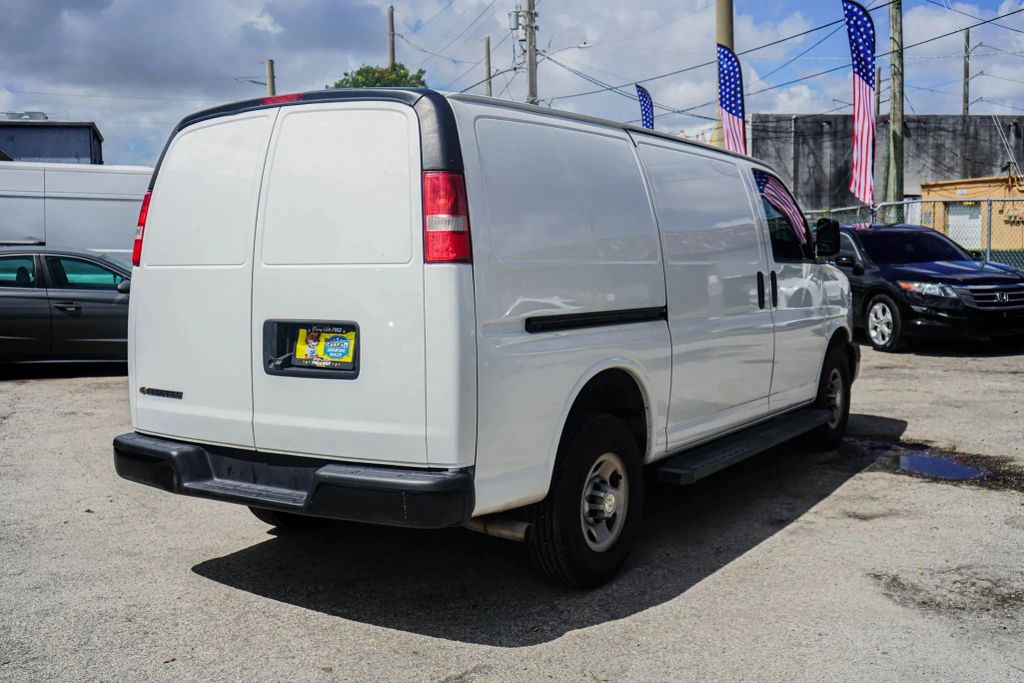 
								2017 Chevrolet Express 2500 Cargo Extended Van 3D full									