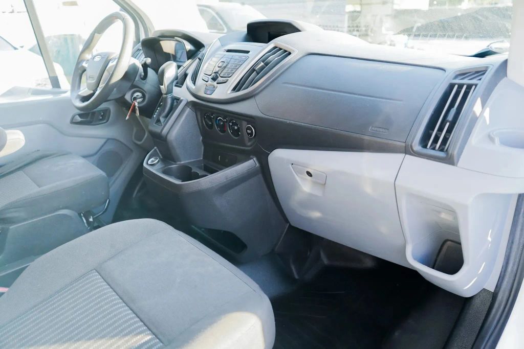 
								2018 Ford Transit 350 Wagon XLT w/Medium Roof w/Sliding Side Door Van 3D full									