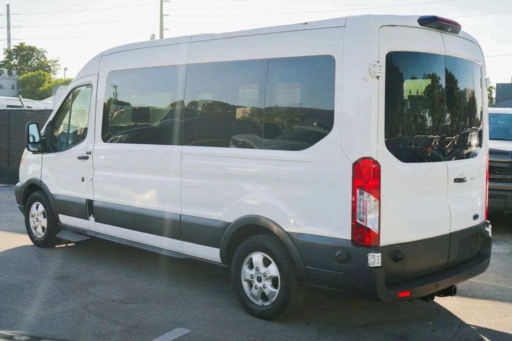 
								2018 Ford Transit 350 Wagon XLT w/Medium Roof w/Sliding Side Door Van 3D full									