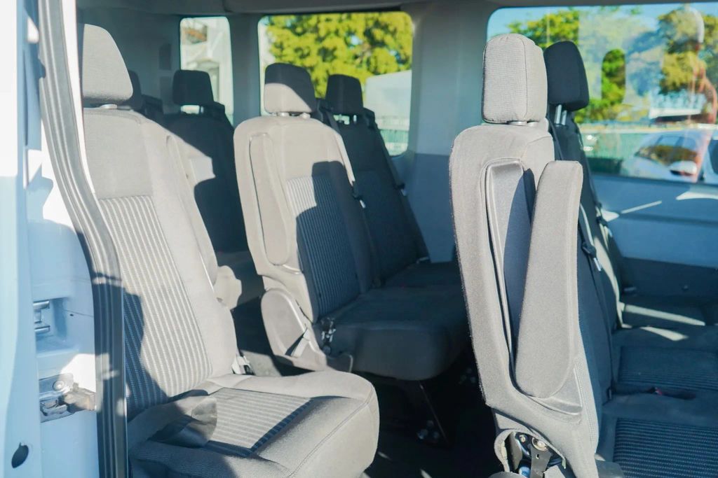 
								2018 Ford Transit 350 Wagon XLT w/Medium Roof w/Sliding Side Door Van 3D full									