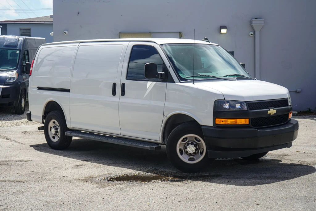 
								2017 Chevrolet Express 2500 Cargo Extended Van 3D full									
