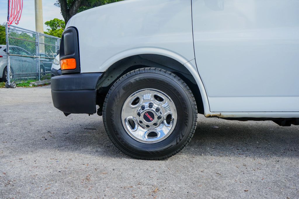 
								2015 GMC Savana Commercial Cutaway Van Cab-Chassis 2D full									