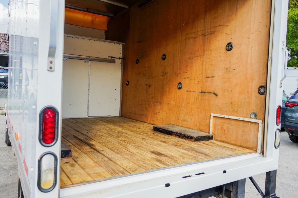 
								2015 GMC Savana Commercial Cutaway Van Cab-Chassis 2D full									