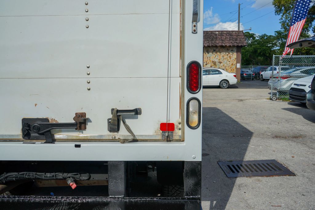 
								2015 GMC Savana Commercial Cutaway Van Cab-Chassis 2D full									