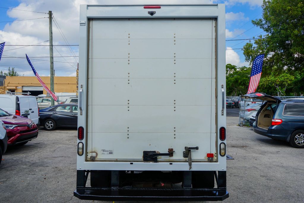 
								2015 GMC Savana Commercial Cutaway Van Cab-Chassis 2D full									