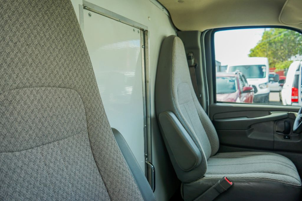 
								2015 GMC Savana Commercial Cutaway Van Cab-Chassis 2D full									