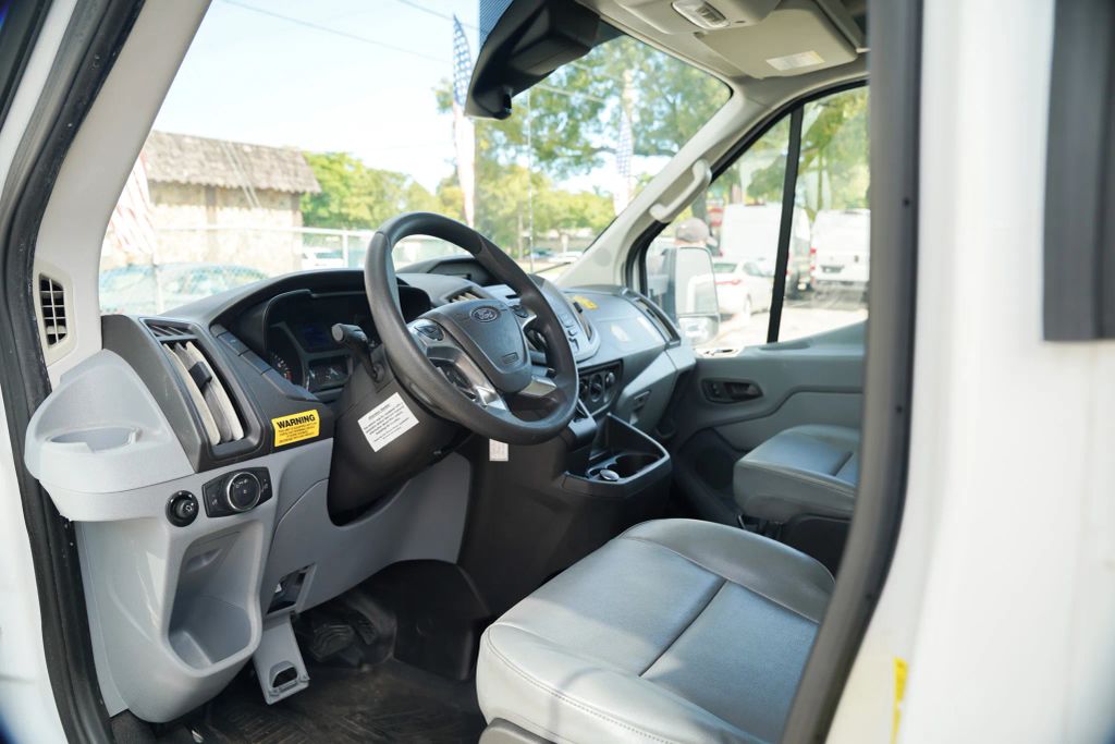 
								2019 Ford Transit Cab & Chassis 350 HD Cab & Chassis 2D full									