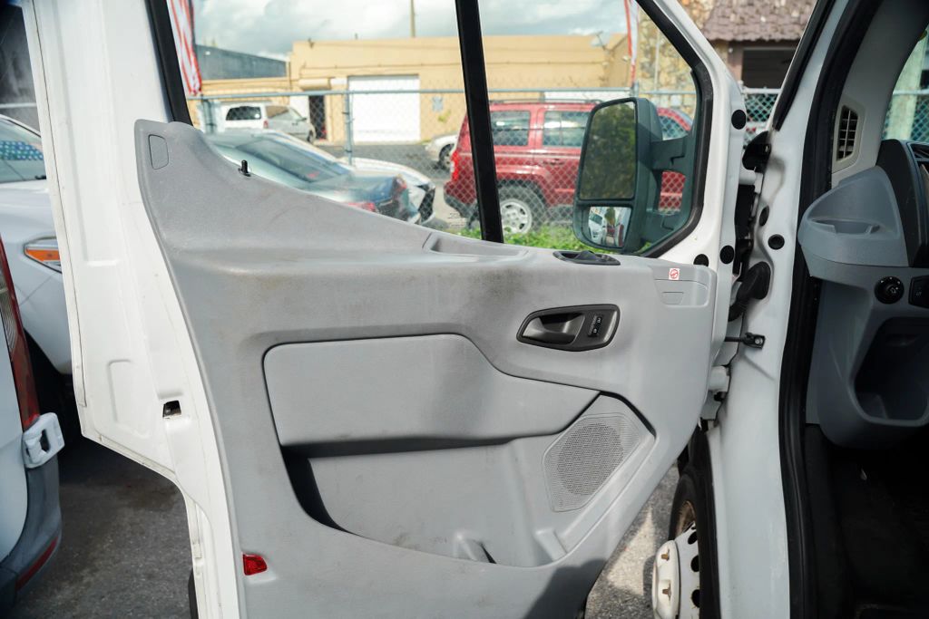 
								2019 Ford Transit Cab & Chassis 350 HD Cab & Chassis 2D full									