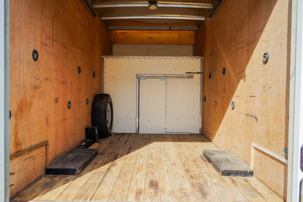 
								2015 GMC Savana Commercial Cutaway Van Cab-Chassis 2D full									