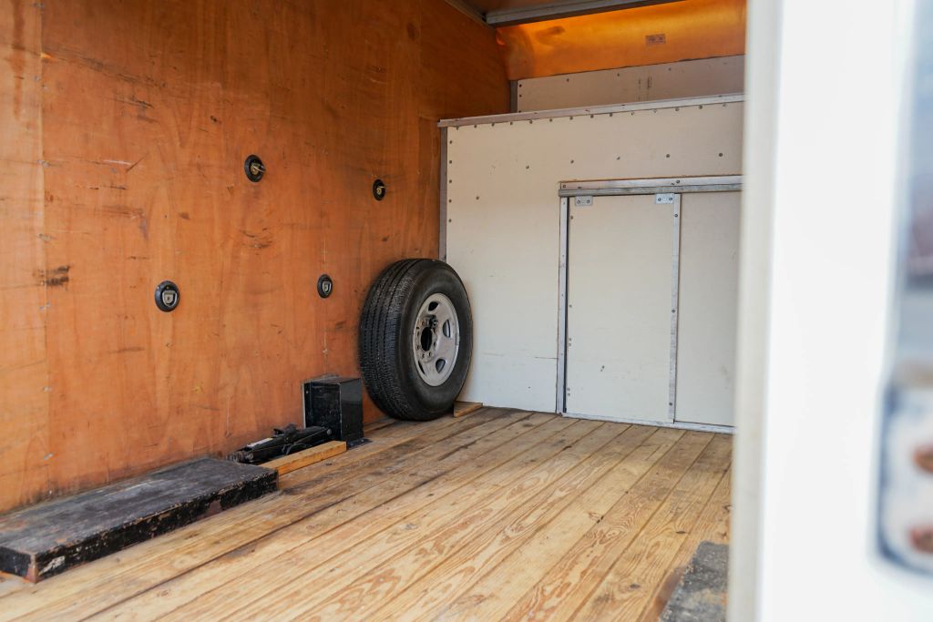 
								2015 GMC Savana Commercial Cutaway Van Cab-Chassis 2D full									