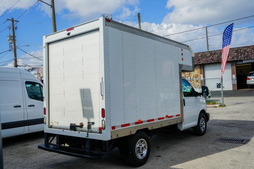
								2015 GMC Savana Commercial Cutaway Van Cab-Chassis 2D full									