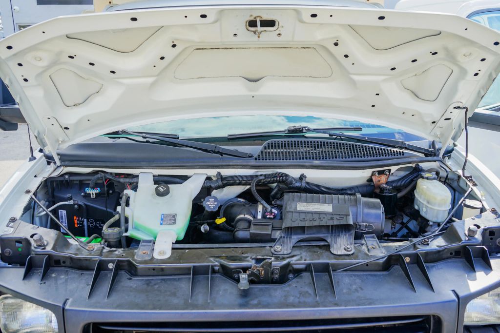 
								2015 GMC Savana Commercial Cutaway Van Cab-Chassis 2D full									