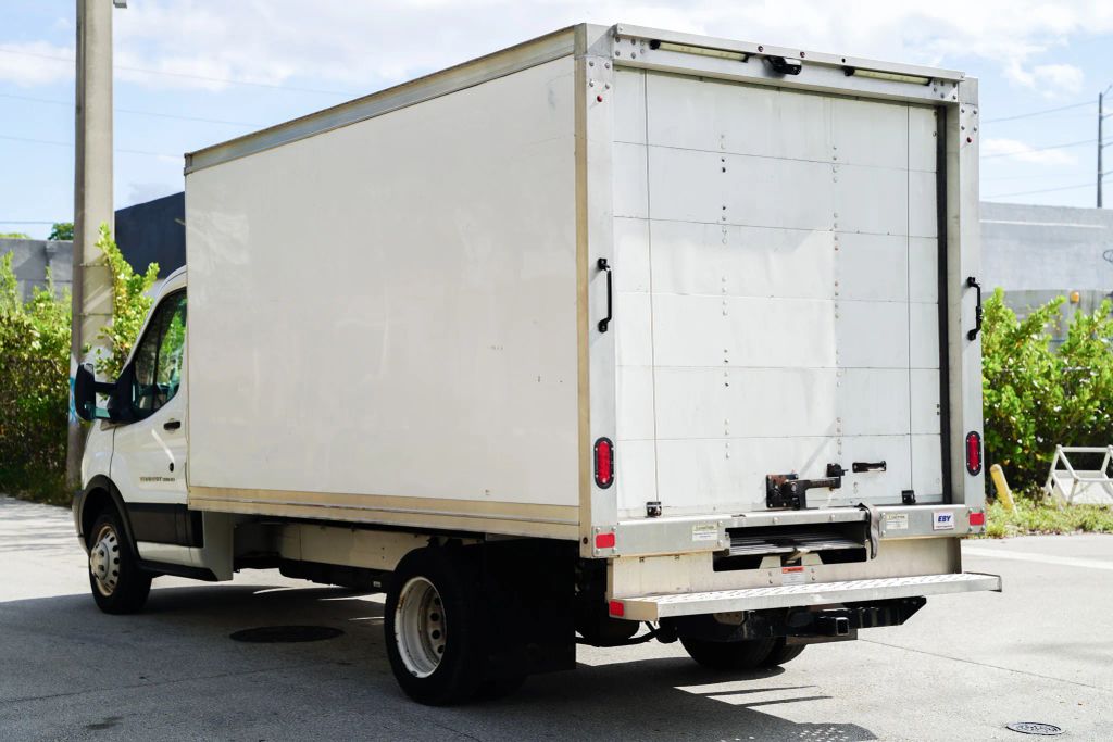 
								2019 Ford Transit Cab & Chassis 350 HD Cab & Chassis 2D full									