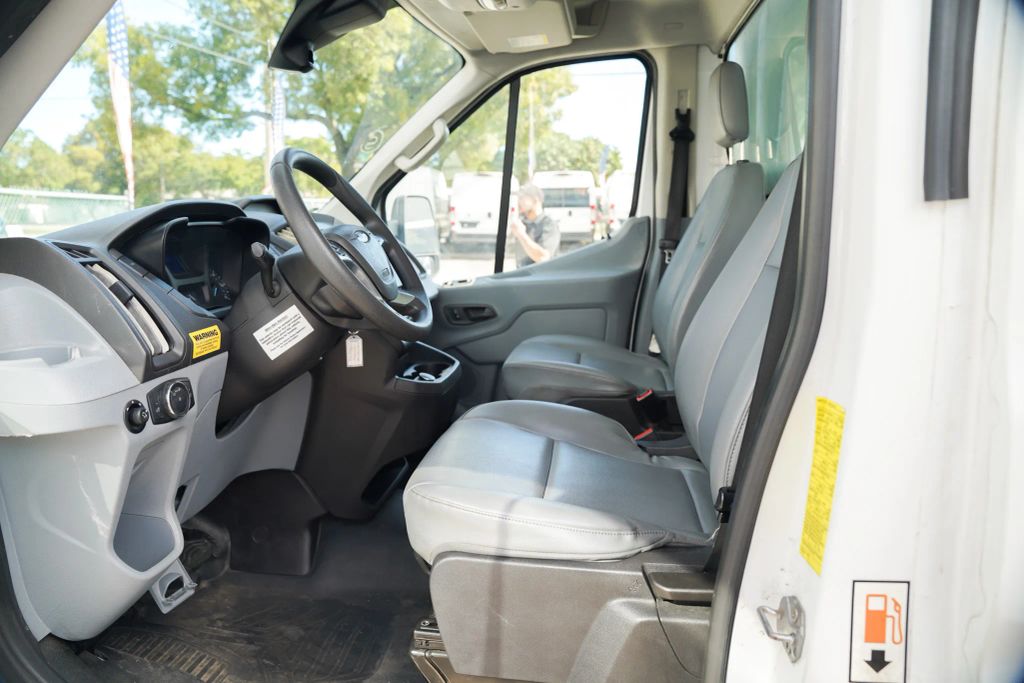 
								2019 Ford Transit Cab & Chassis 350 HD Cab & Chassis 2D full									