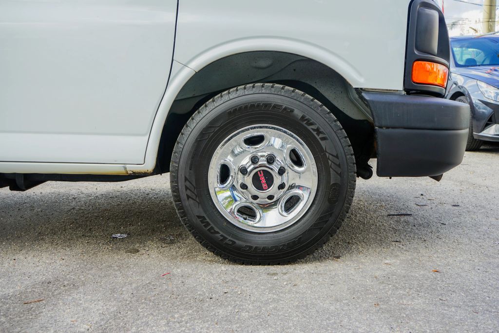 
								2015 GMC Savana Commercial Cutaway Van Cab-Chassis 2D full									