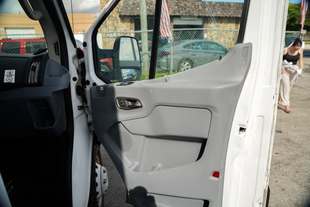 
								2019 Ford Transit Cab & Chassis 350 HD Cab & Chassis 2D full									