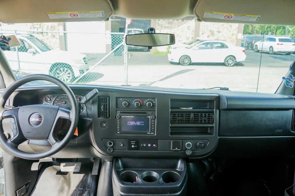 
								2015 GMC Savana Commercial Cutaway Van Cab-Chassis 2D full									