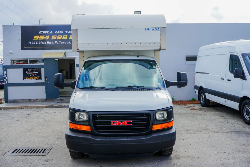 
								2015 GMC Savana Commercial Cutaway Van Cab-Chassis 2D full									