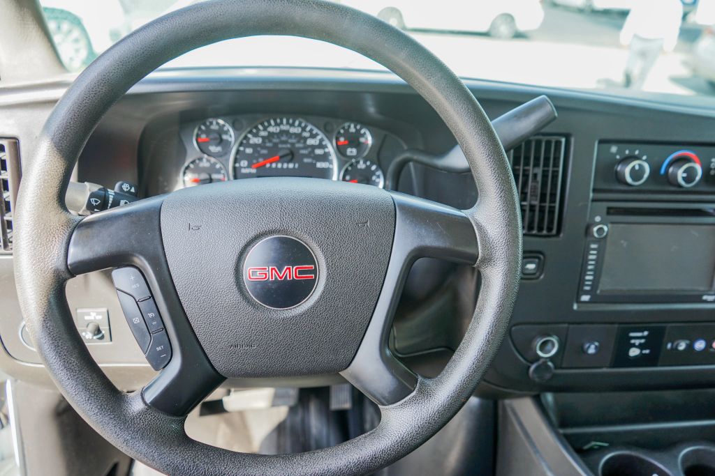 
								2015 GMC Savana Commercial Cutaway Van Cab-Chassis 2D full									