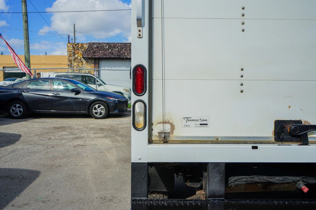 
								2015 GMC Savana Commercial Cutaway Van Cab-Chassis 2D full									